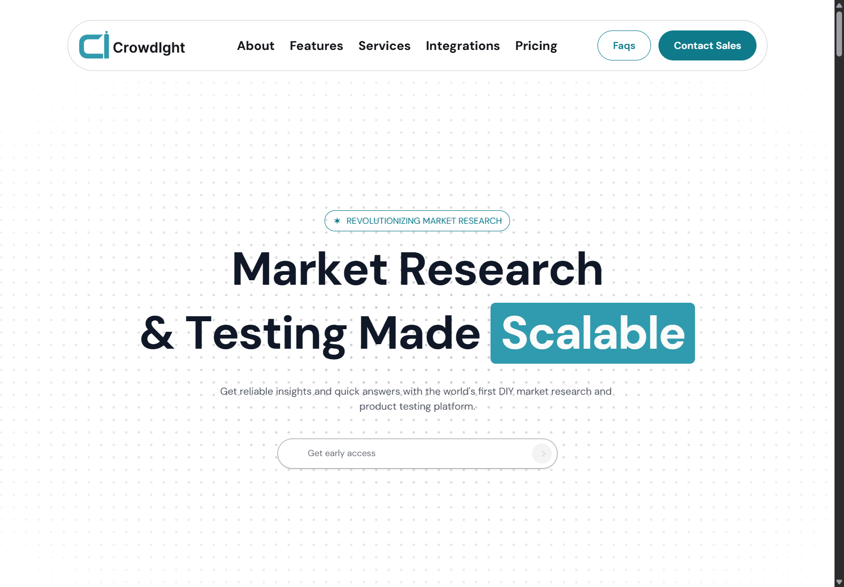 صفحة إطلاق CrowdIght، واجهة بحقل منقّط تقول أبحاث السوق والاختبار بسهولة مع كلمة متحركة داخل العنوان وحقل التقاط بريد